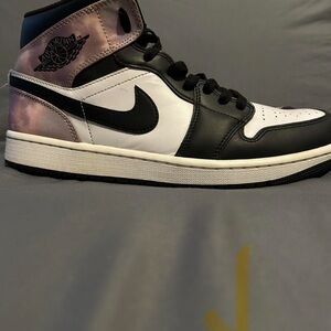 Jordans. Cannot get this specific color pattern on goat or stock x